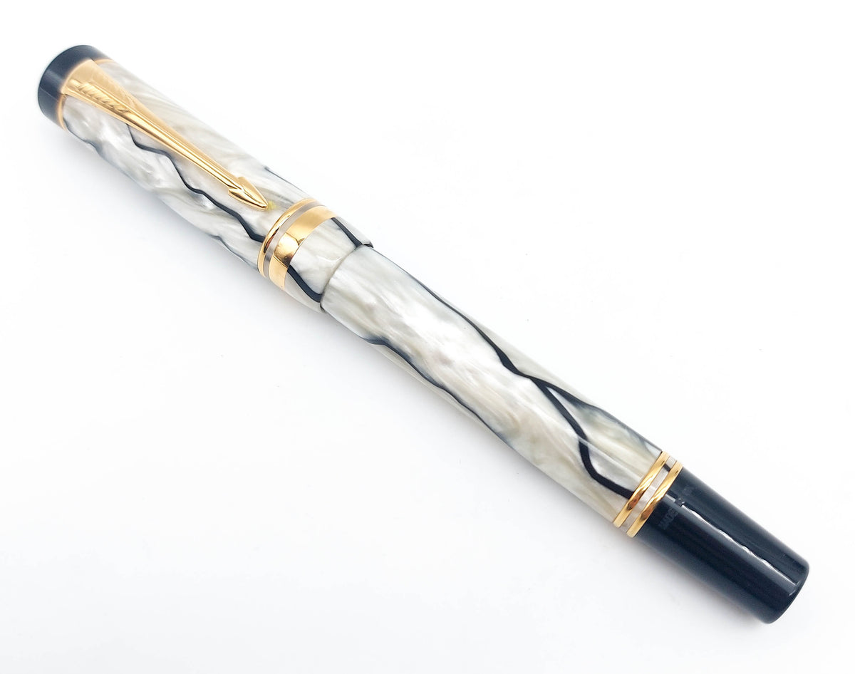 Parker Duofold International White Marble Fountain Pen: k Medium