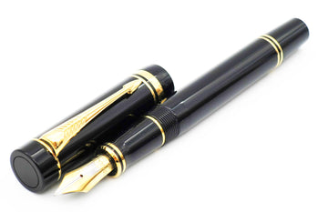 Parker Duofold Centennial Black Fountain Pen: 18k Gold Medium Nib