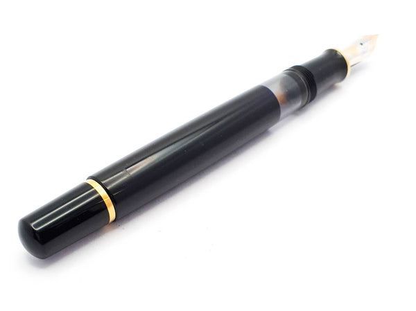 Pelikan M400 Souverän Fountain Pen: 14k Gold Broad Nib