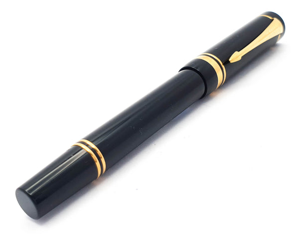 Parker Duofold International Fountain Pen: 18k Gold Medium Nib