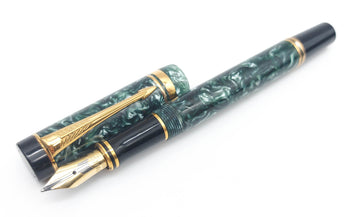 Parker Duofold International Green Marble Fountain Pen: 18k Medium Nib