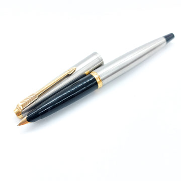 Parker 45 Flighter Deluxe GT Fountain Pen: 14k Gold Medium Nib